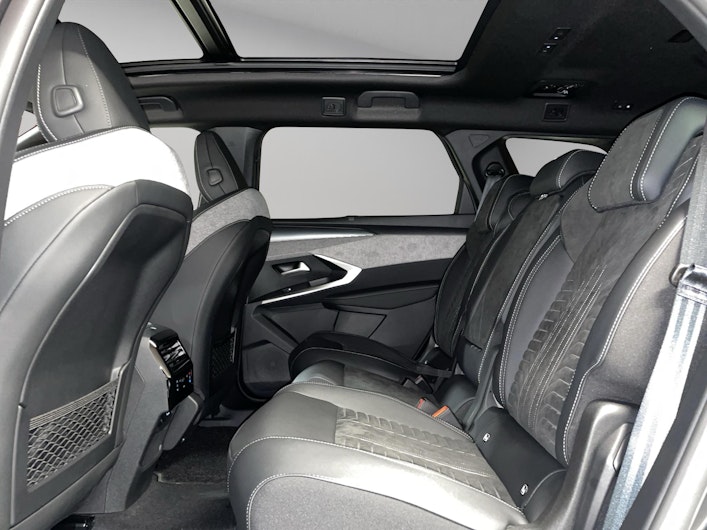 Vehicle image PEUGEOT 5008