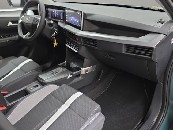 Vehicle image 10 Vehicle image 10