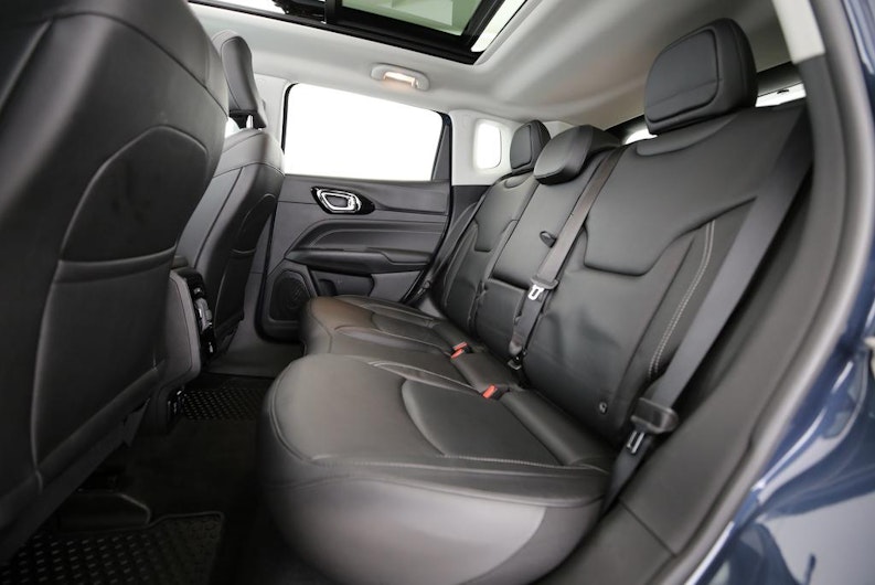 Vehicle image JEEP COMPASS