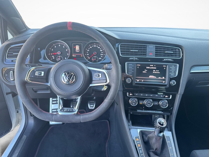 Vehicle image VW E-C5 AIRCROSS ELEKTRO PLUS