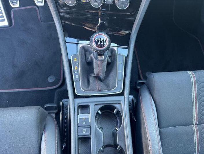 Vehicle image VW E-C5 AIRCROSS ELEKTRO PLUS