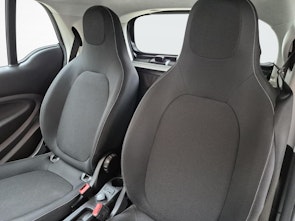 Vehicle image SMART Fortwo Coupé EQ Passion / ab 3,99% Leasing bei Abschluss einer Protect Autoversicherung