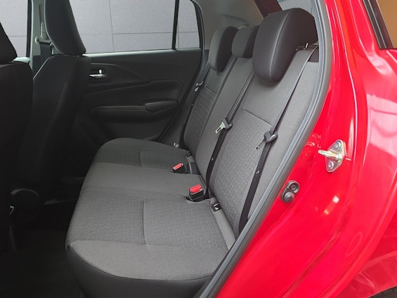 Vehicle image 16 Vehicle image 16