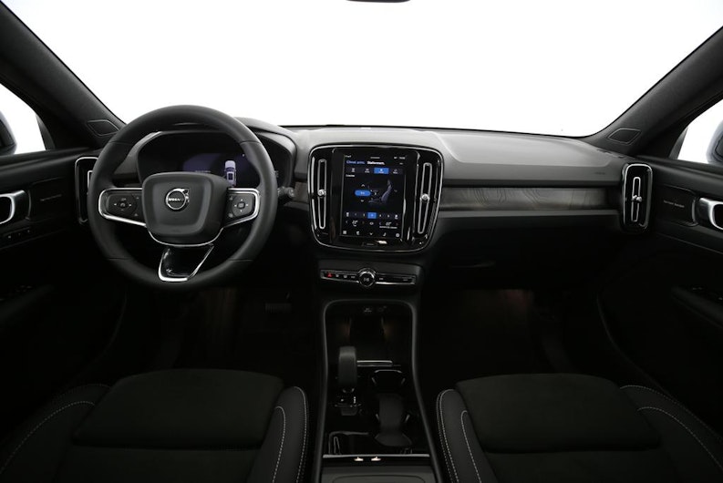 Vehicle image VOLVO XC40