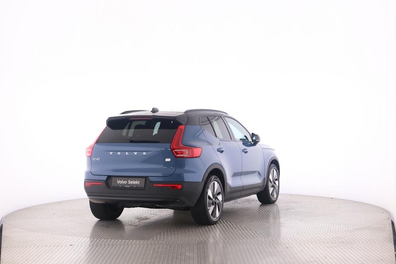 Vehicle image VOLVO XC40
