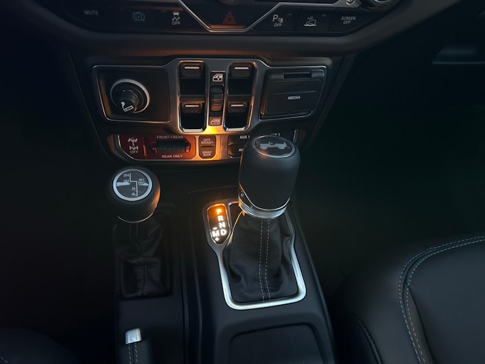 Vehicle image JEEP WRANGLER