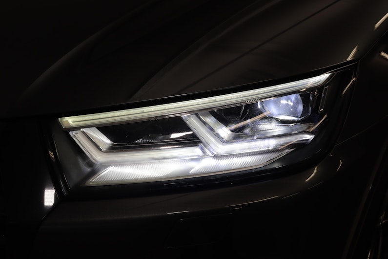 Vehicle image AUDI Q5