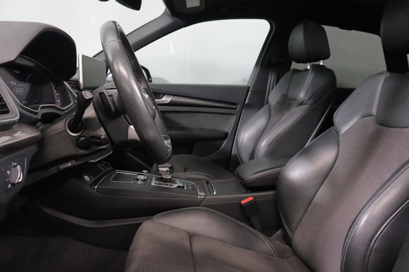 Vehicle image AUDI Q5