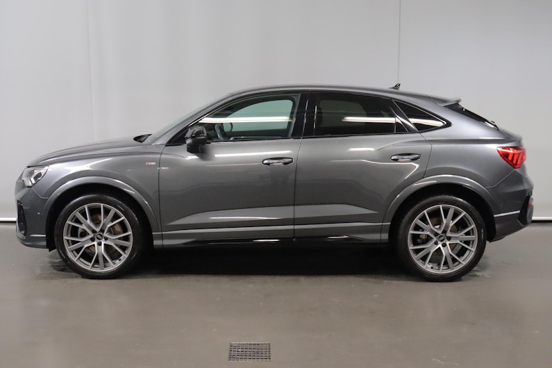 Vehicle image AUDI Q3