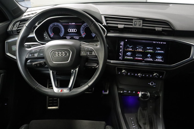 Vehicle image AUDI Q3
