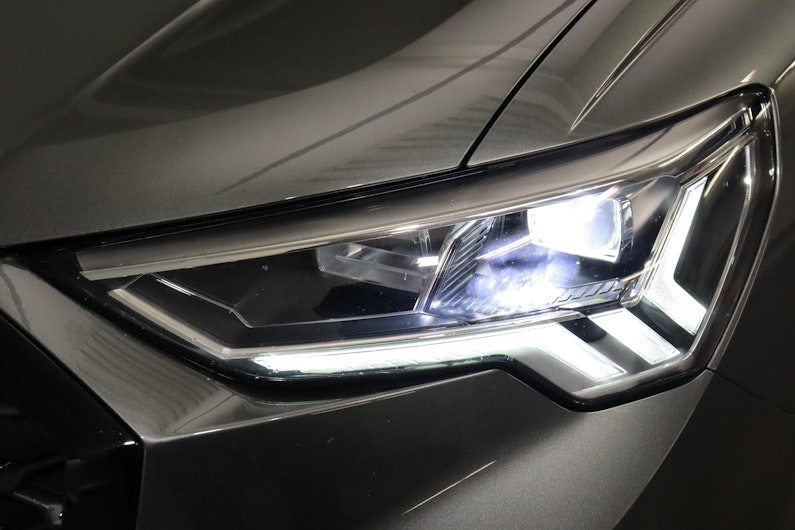 Vehicle image AUDI Q3