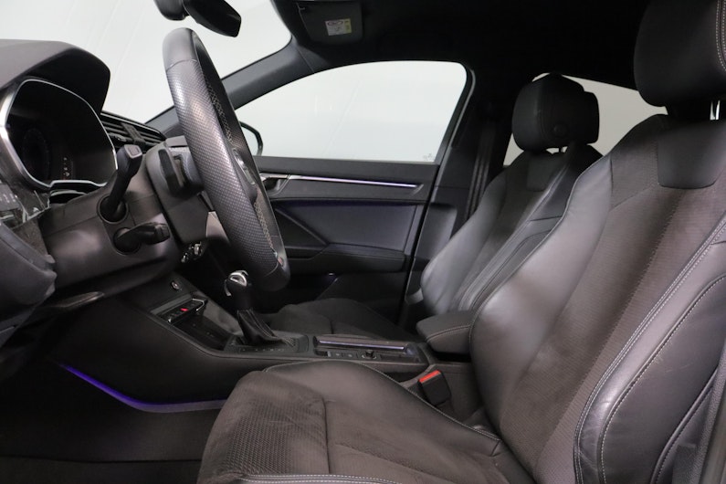 Vehicle image AUDI Q3