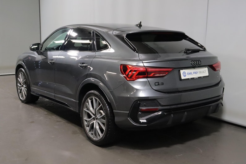 Vehicle image AUDI Q3