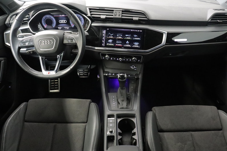 Vehicle image AUDI Q3