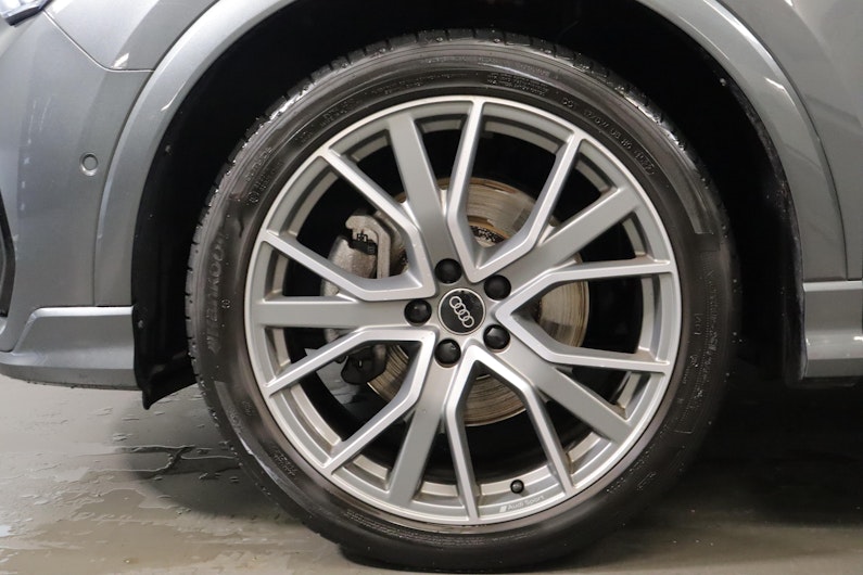 Vehicle image AUDI Q3