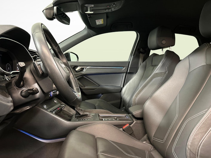 Vehicle image AUDI Q3