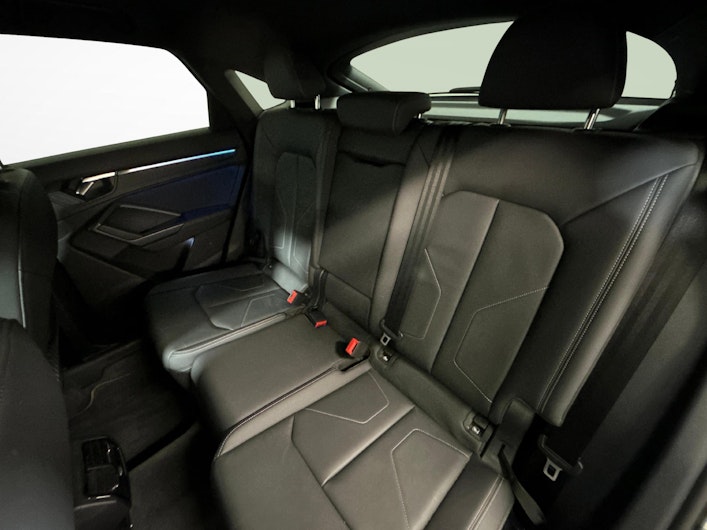 Vehicle image AUDI Q3