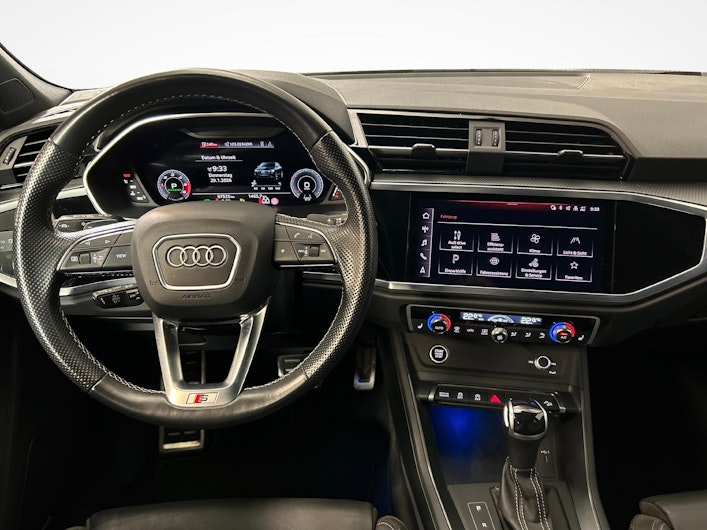 Vehicle image AUDI Q3