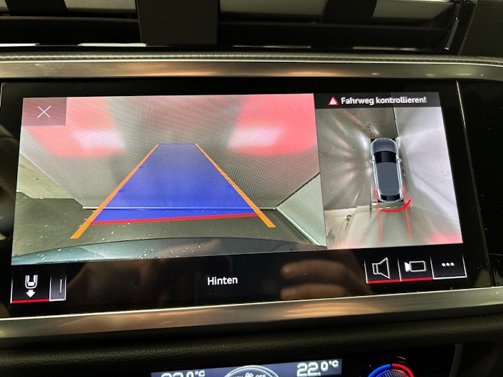 Vehicle image AUDI Q3