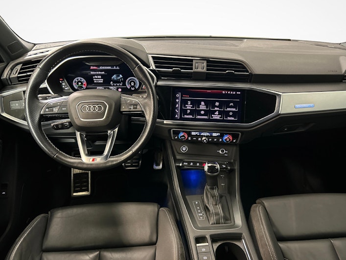 Vehicle image AUDI Q3