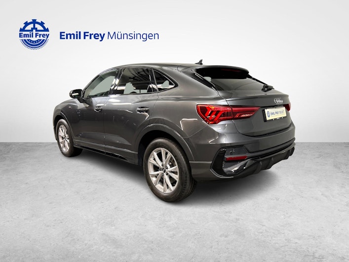 Vehicle image AUDI Q3