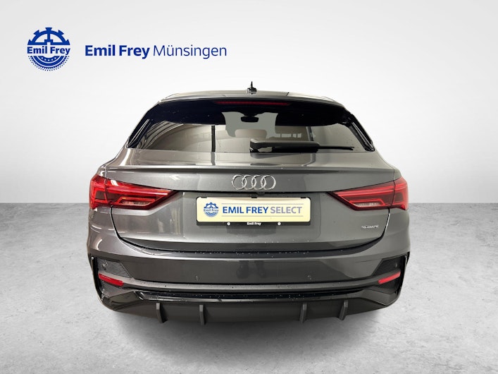 Vehicle image AUDI Q3