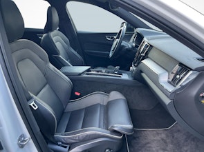 Vehicle image VOLVO XC60 2.0 T8 TE R-Design eAWD