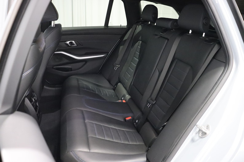 Vehicle image BMW 3 SERIES