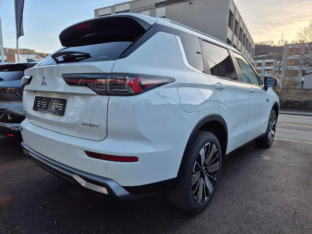 Mitsubishi Outlander 2.4 PHEV Intense 4x4 TOP