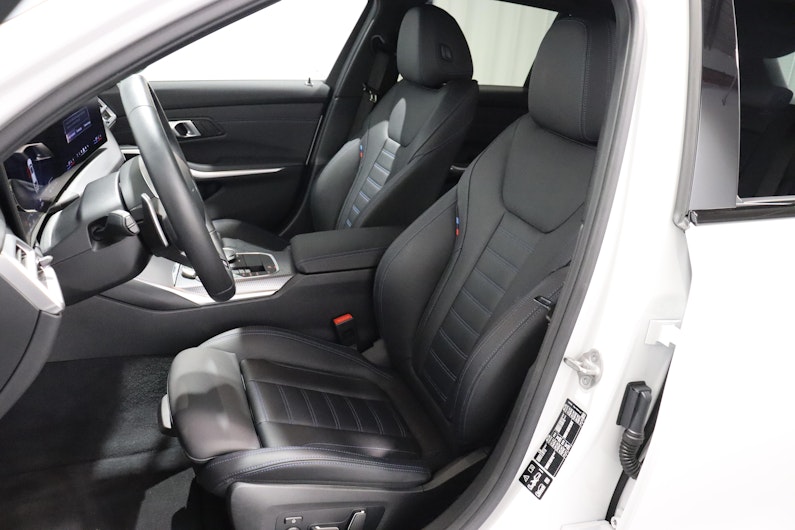 Vehicle image BMW 3 SERIES