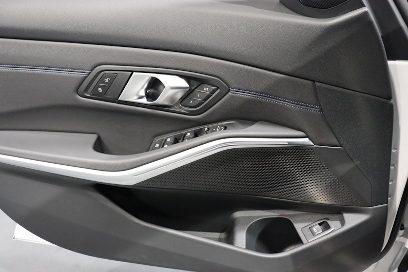 Vehicle image BMW 3 SERIES