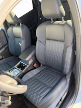https://vehicle.imgix.net/4141918/533b41ab-5f7a-4970-8d23-d91fbd32ff8e.jpg