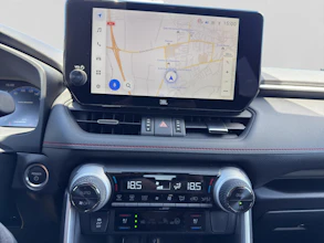 https://vehicle.imgix.net/4141964/f1da25e9-a99c-41cb-8a83-2ee6ecb6854b.jpg