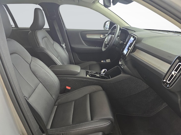 immagine del veicolo VOLVO XC40