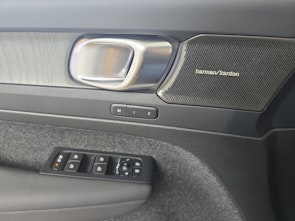 immagine del veicolo VOLVO XC40 2.0 B4 MH Plus Dark 7 / Jetzt mit attraktivem 0.9% Leasing!