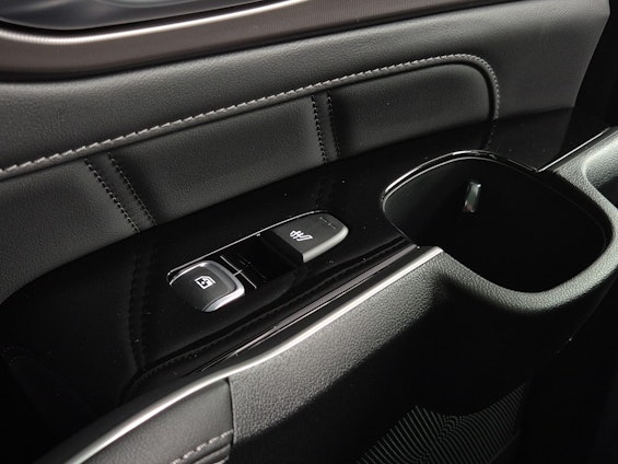 Vehicle image 18 Vehicle image 18