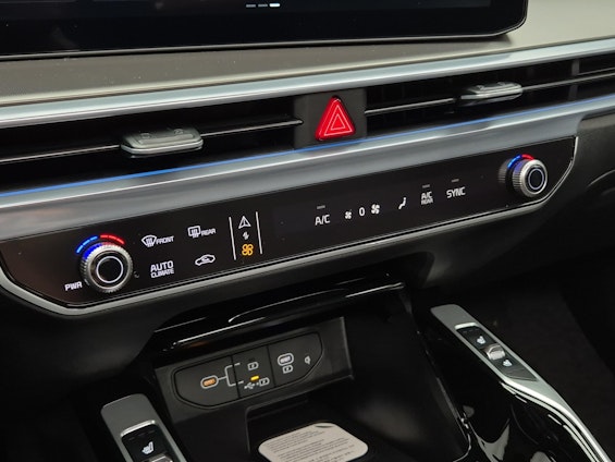 Vehicle image 9 Vehicle image 9