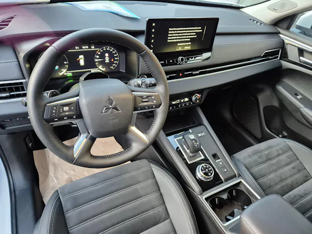 Mitsubishi Outlander 2.4 PHEV Invite 4x4 MEGAAKTION