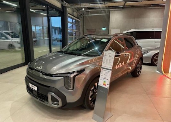 First vehicle image First vehicle image