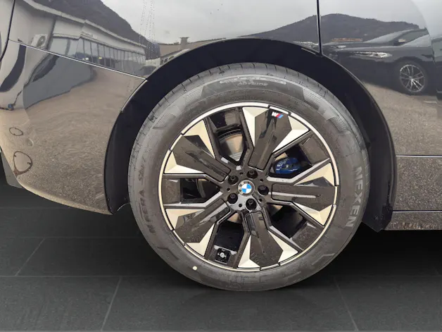BMW iX xDrive45