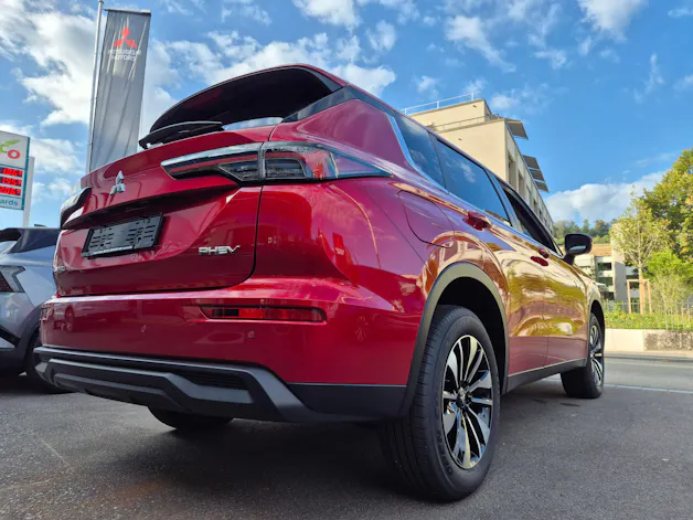 Mitsubishi Outlander 2.4 PHEV Invite 4x4 MEGAAKTION