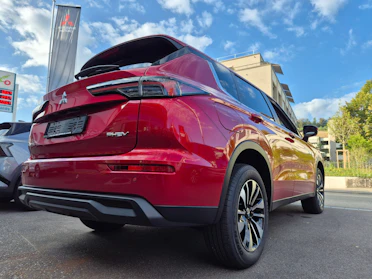 MITSUBISHI OUTLANDER 5