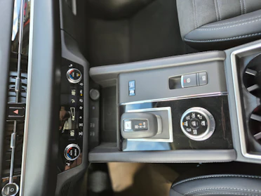 MITSUBISHI OUTLANDER 8