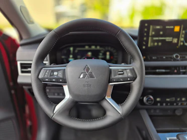 MITSUBISHI OUTLANDER 9
