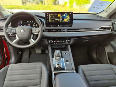 MITSUBISHI OUTLANDER 7