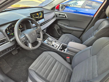 MITSUBISHI OUTLANDER 6