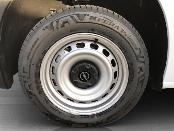 Vehicle image 9 Vehicle image 9