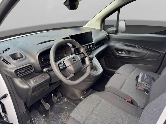 Vehicle image 4 Vehicle image 4