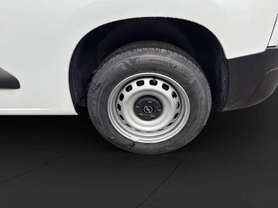 Vehicle image 8 Vehicle image 8