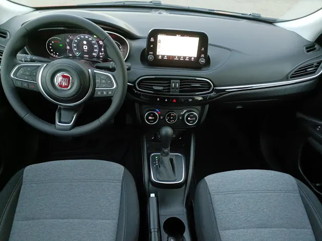 Fiat Tipo 1.5 Hybrid Cross